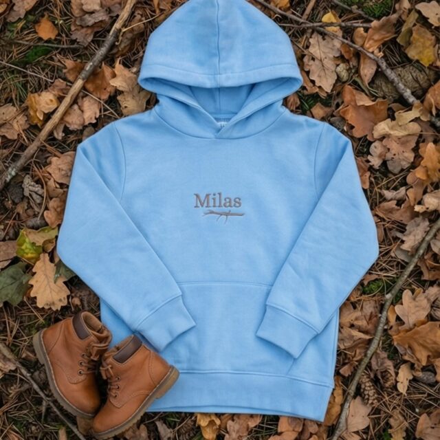 Is het een wandelende tak? Is het een hoodie? Het is beide! 🦗 Trendy, blauw en perfect voor buiten. Op maat gemaakt voor Milas.
#gepersonaliseerd #gepersonaliseerdcadeau