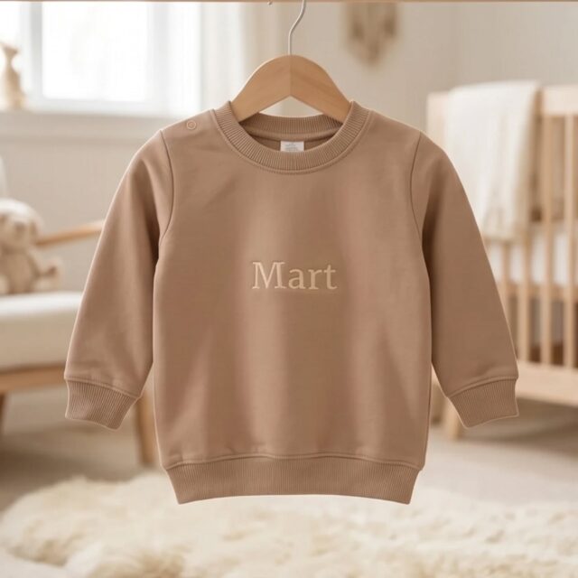 Wil jij ook zo'n toffe sweater met naam? Super zacht en mega cute. Ze zijn te krijgen in onze webshop.
#gepersonaliseerdcadeau #babyshop #sweatertime #kidsfashion #musthave